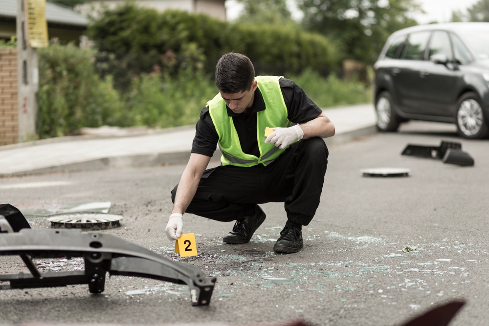 Неприятное происшествие. Идеи фотосессии адвоката по ДТП. Leaving the Scene of an accident картинки. Problem Officer.