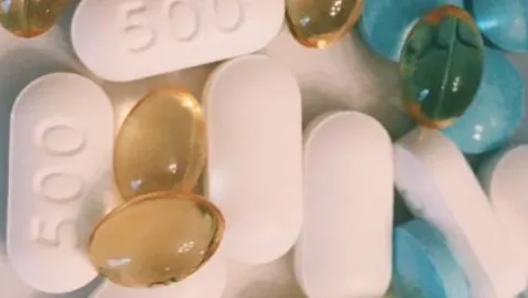 A small pile of prescription pills.