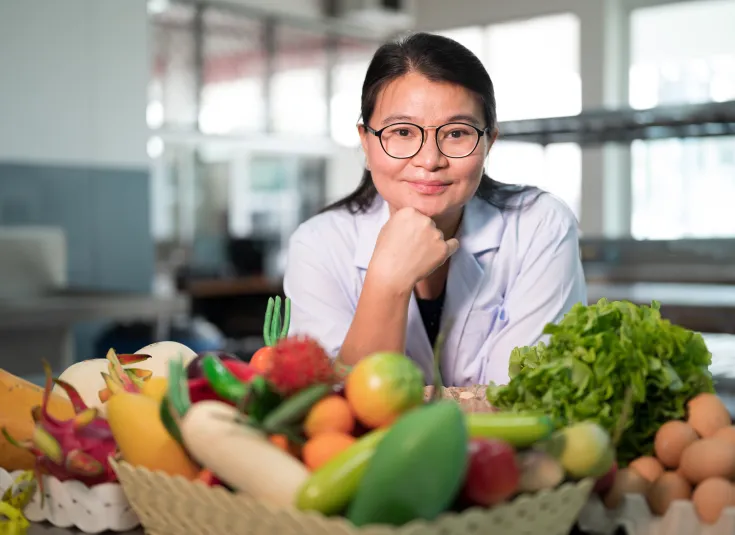 A dietetic technician helps people understand the role of good nutrition for healing and a healthy life
