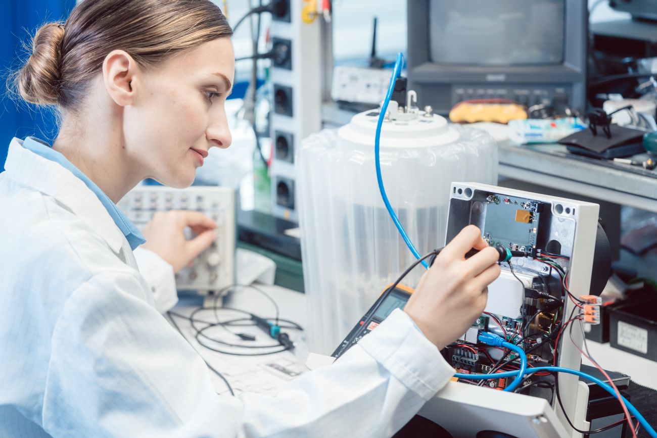 An electronics engineering technician tests a product in a lab for EMC compliance